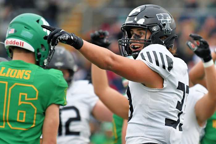 Tualatin.West-Linn.6A-football-semifinal.Leon-Neuschwander.46